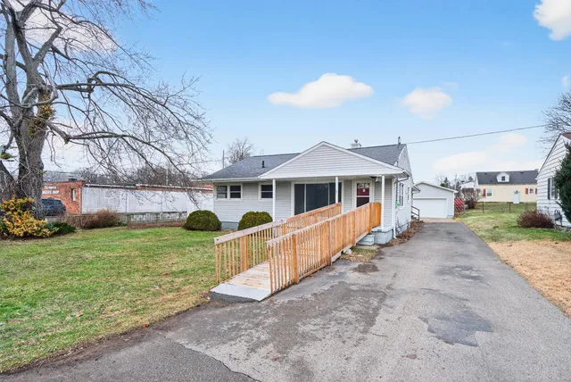 $169,900 | 430 Peacock Walk, Jackson, MI 49202