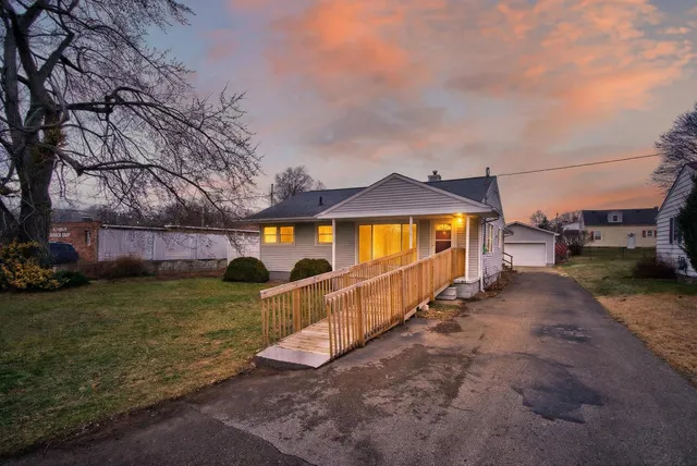 $169,900 | 430 Peacock Walk, Jackson, MI 49202