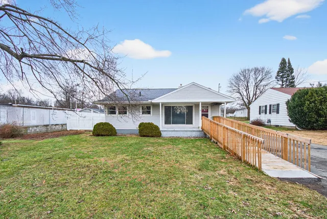 $169,900 | 430 Peacock Walk, Jackson, MI 49202