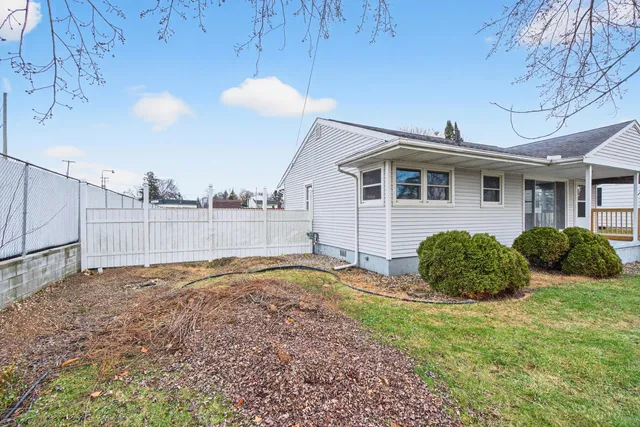 $169,900 | 430 Peacock Walk, Jackson, MI 49202