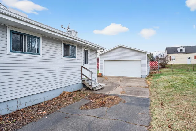 $169,900 | 430 Peacock Walk, Jackson, MI 49202