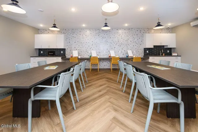 $2,475 | 6051 State Farm Road, Unit 120, Guilderland, NY 12084