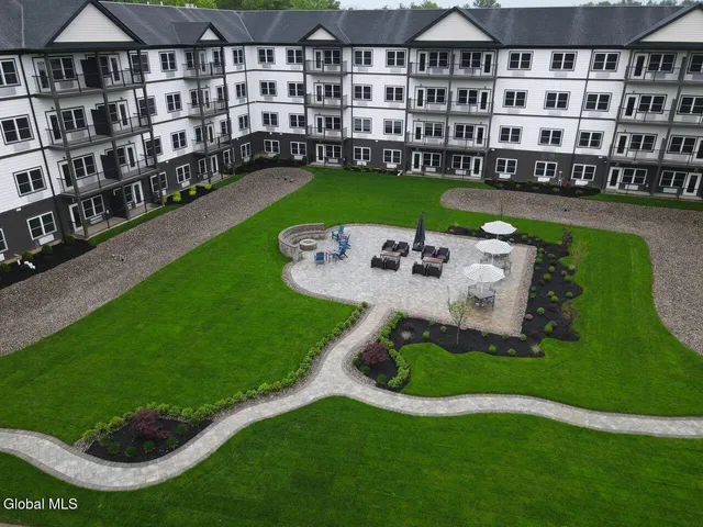 $2,475 | 6051 State Farm Road, Unit 120, Guilderland, NY 12084