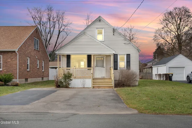 $249,999 | 1264 Floral Avenue, Rotterdam, NY 12306