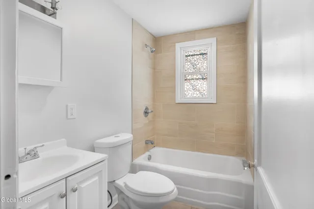 $249,999 | 1264 Floral Avenue, Rotterdam, NY 12306