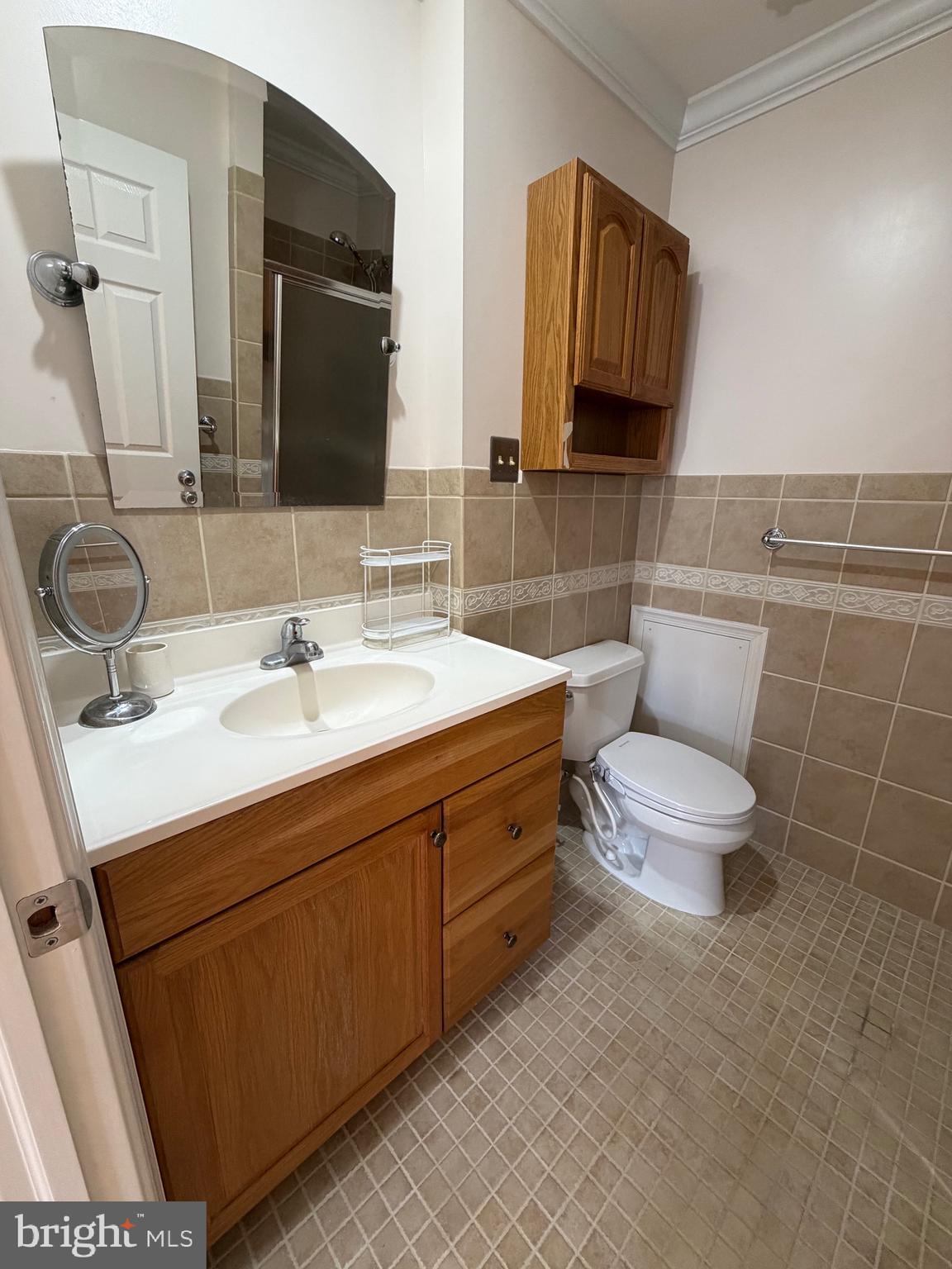 816 Hendrix Street Philadelphia, PA 19116 - Photo 11 of 14 primary bath