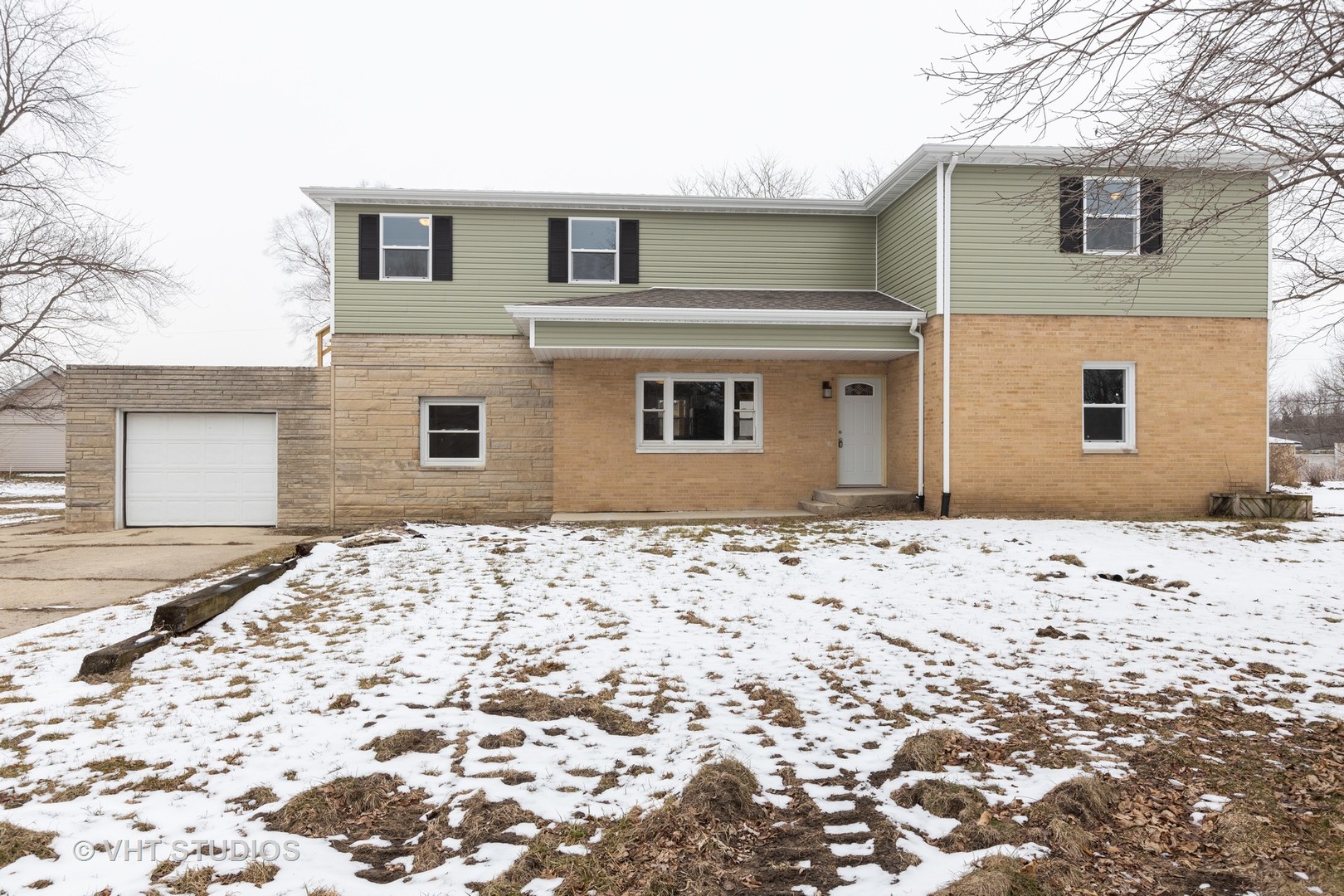 1504 Widows Road Wilmington, IL 60481 - Photo 1 of 1 a front view of a house