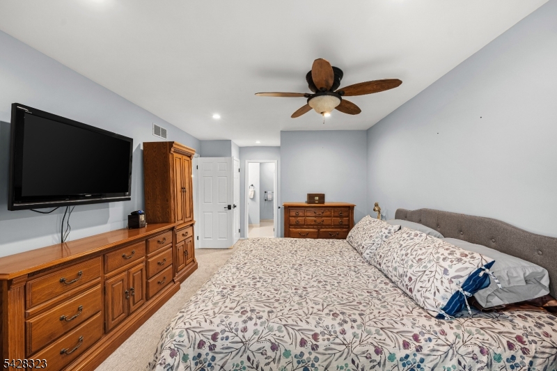 8 Delaware Lane Somerville, NJ 08876 - Photo 21 of 40