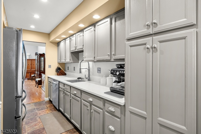 8 Delaware Lane Somerville, NJ 08876 - Photo 8 of 40