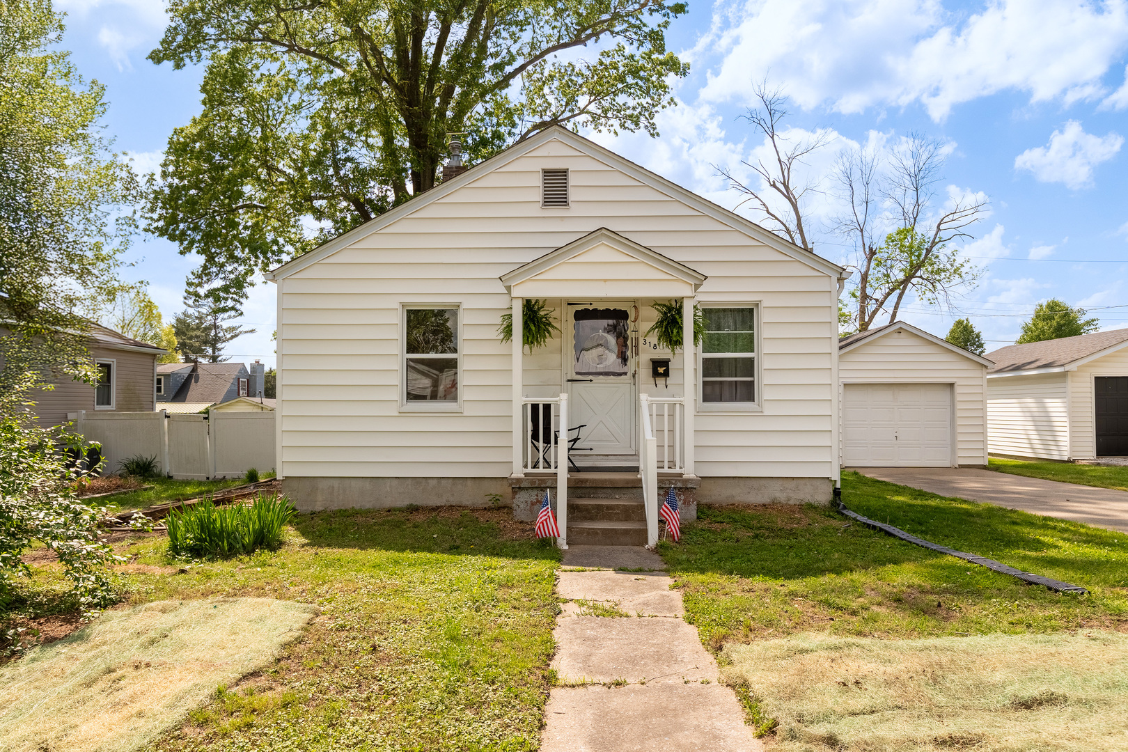 318 South 3rd Street Marion, IL 62959 - Photo 1 of 24