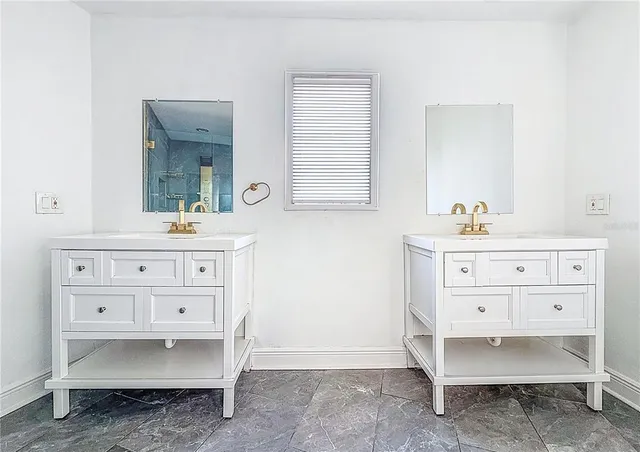 $2,000 | 2100 28th Avenue North, St. Petersburg, FL 33713