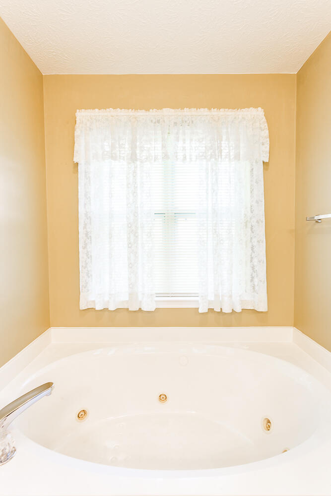 4011 Brock Road Chattanooga, TN 37421 - Photo 22 of 38 jetted tub in master