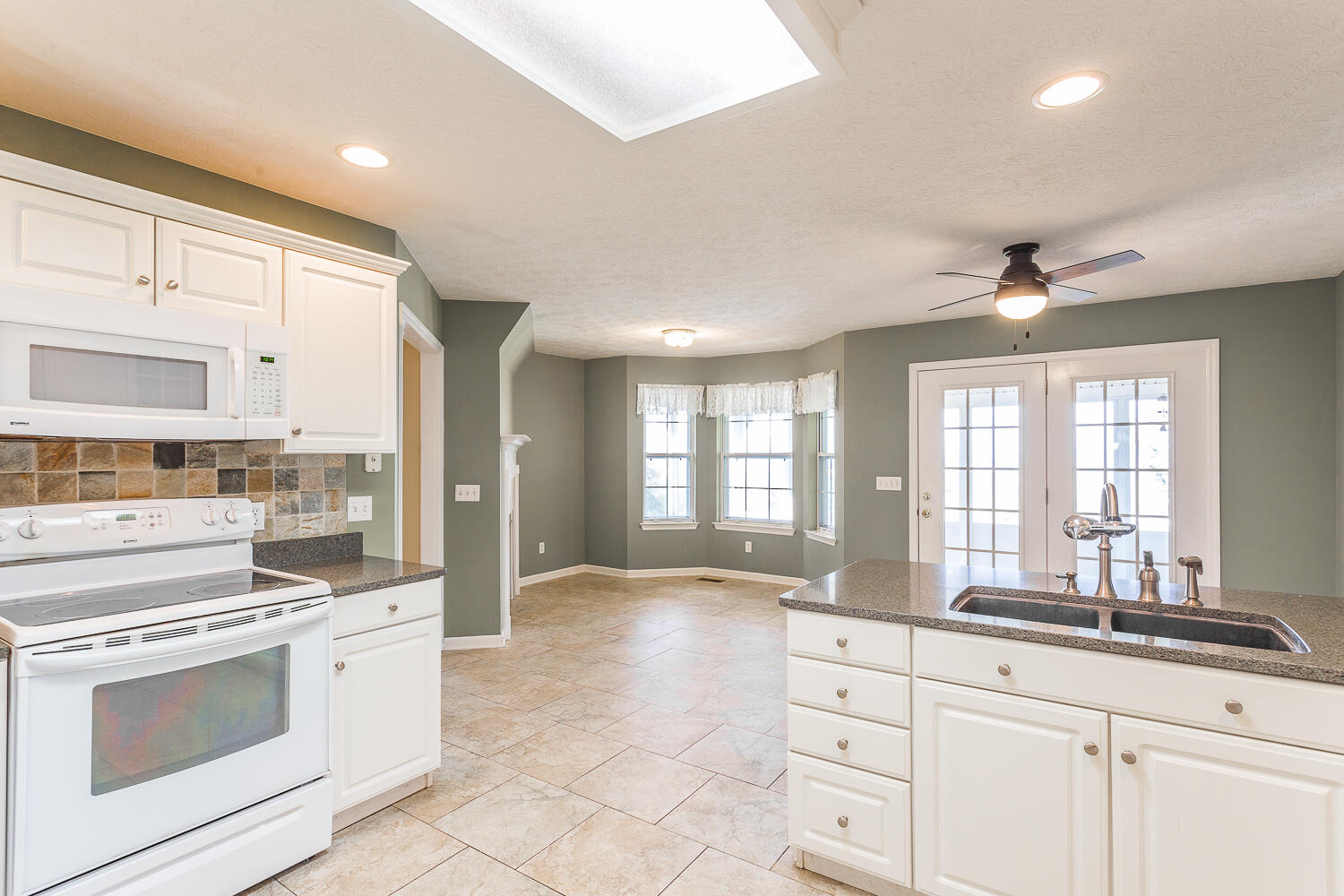 4011 Brock Road Chattanooga, TN 37421 - Photo 8 of 38 kitchen