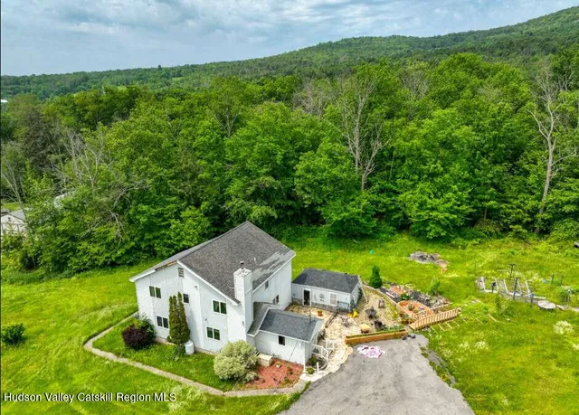 $400,000 | 2914 Route 10 Windham Ny 12496, Windham, NY 12496