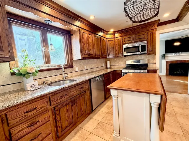 $349,900 | 5 Fenimore Boulevard, Springfield, MA 01108