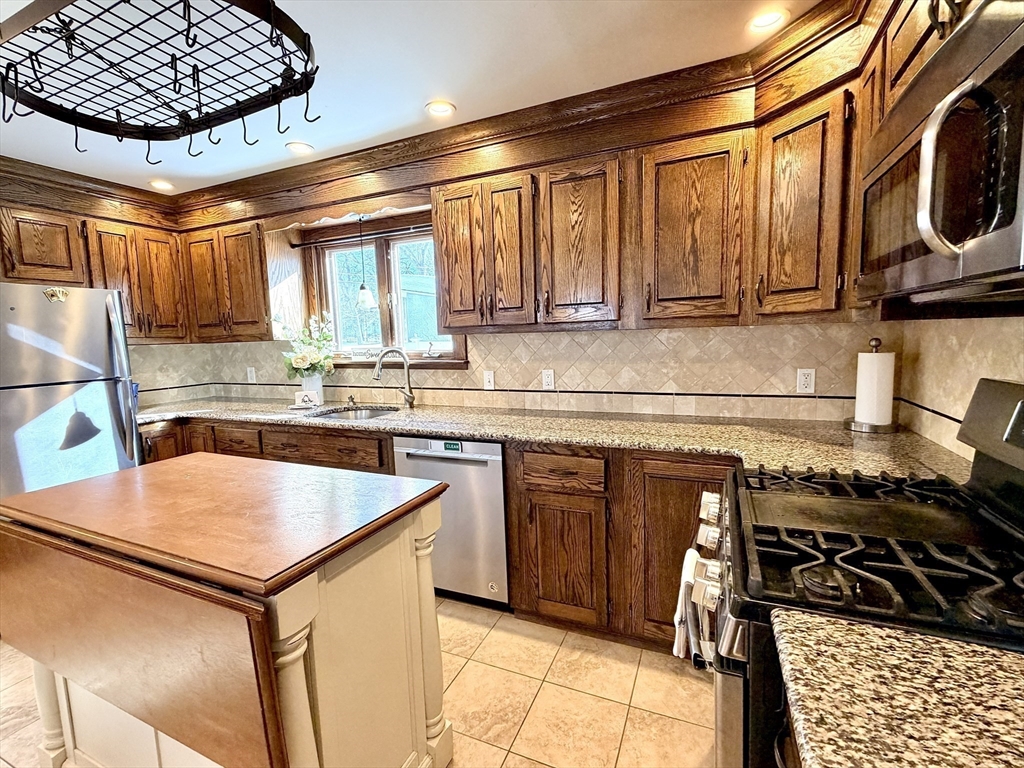 5 Fenimore Boulevard Springfield, MA 01108 - Photo 8 of 24