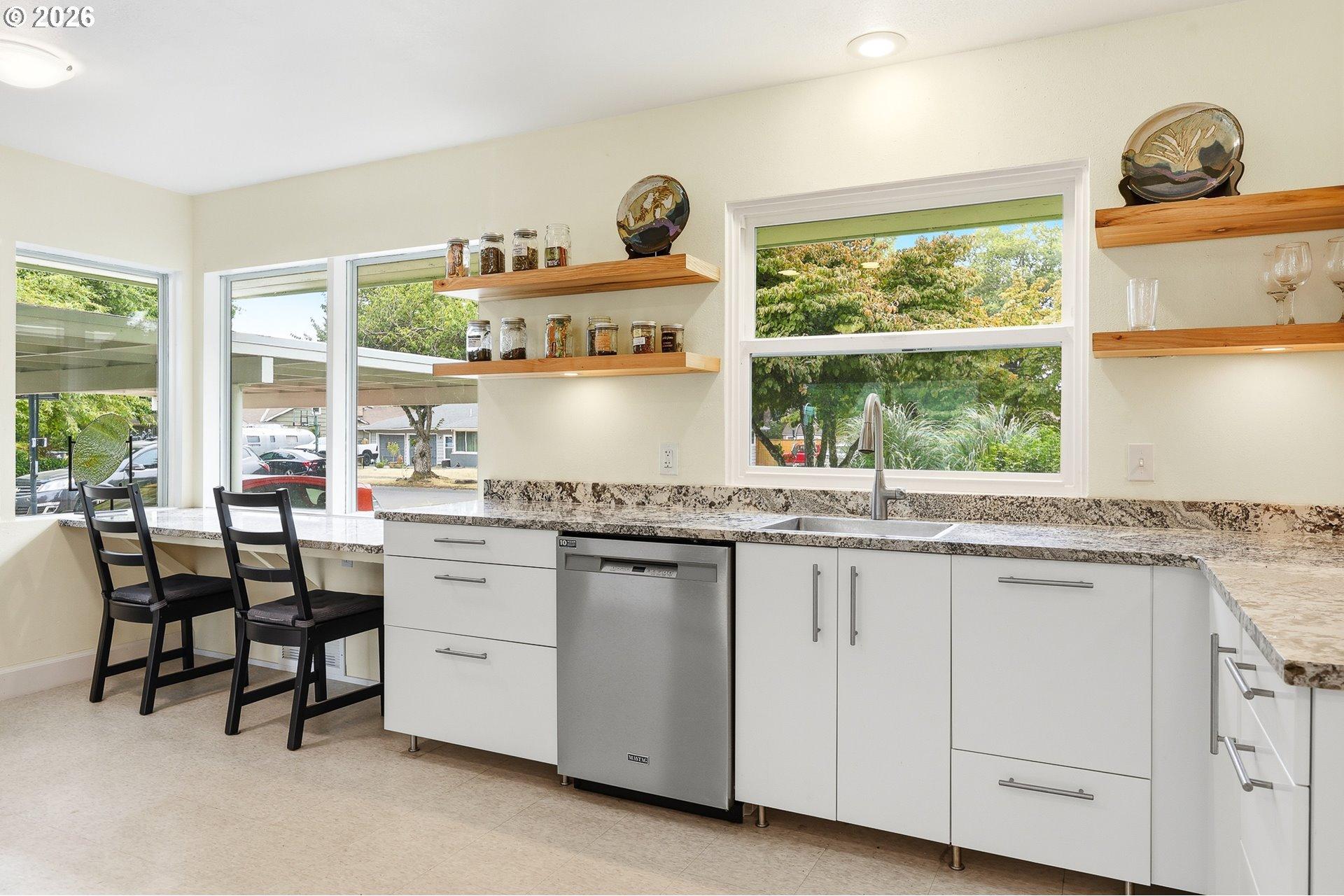 595 Dartmoor Drive Eugene, OR 97401 - Photo 10 of 45 Gallery Image 10