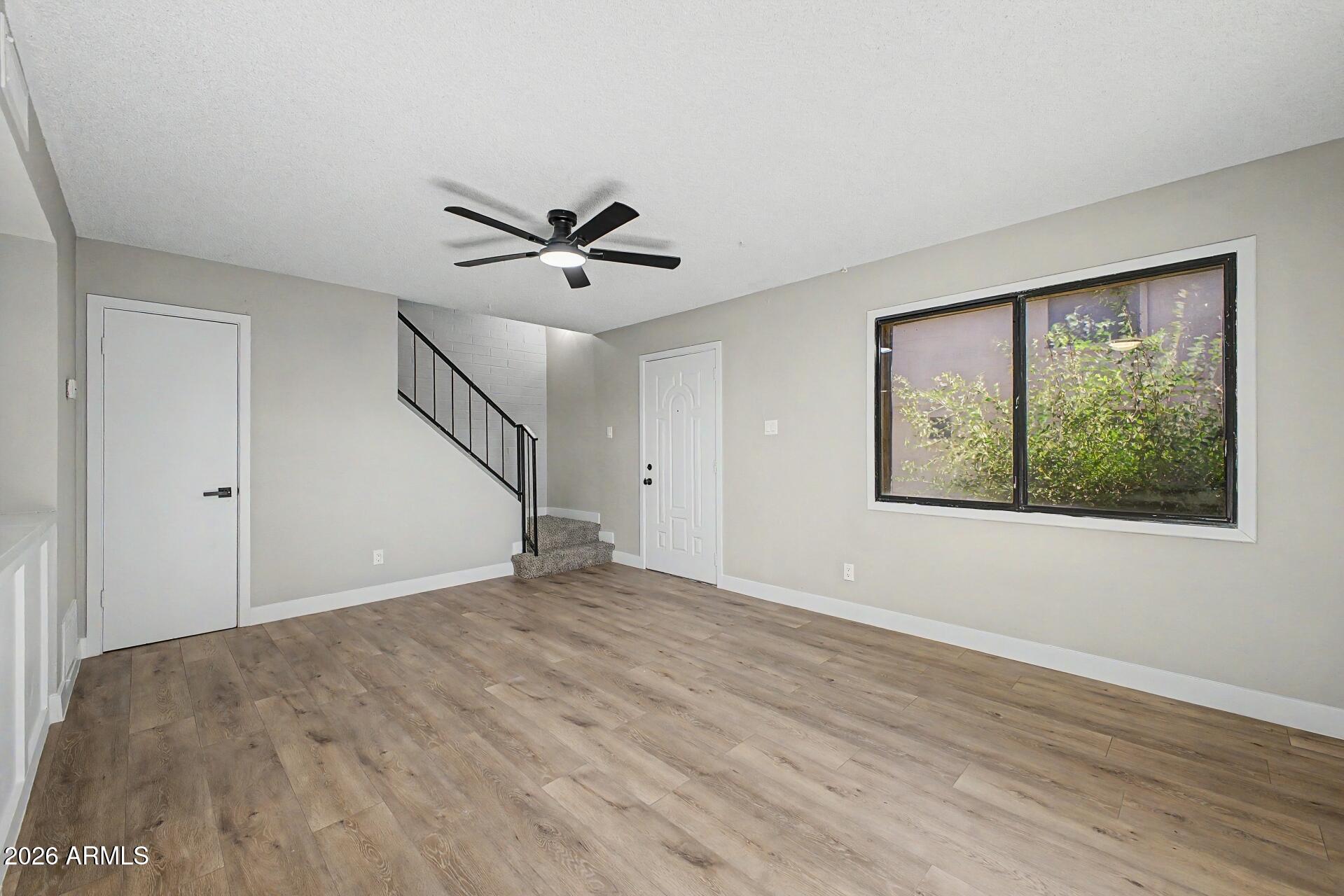 4107 West Wonderview Road Phoenix, AZ 85019 - Photo 9 of 37