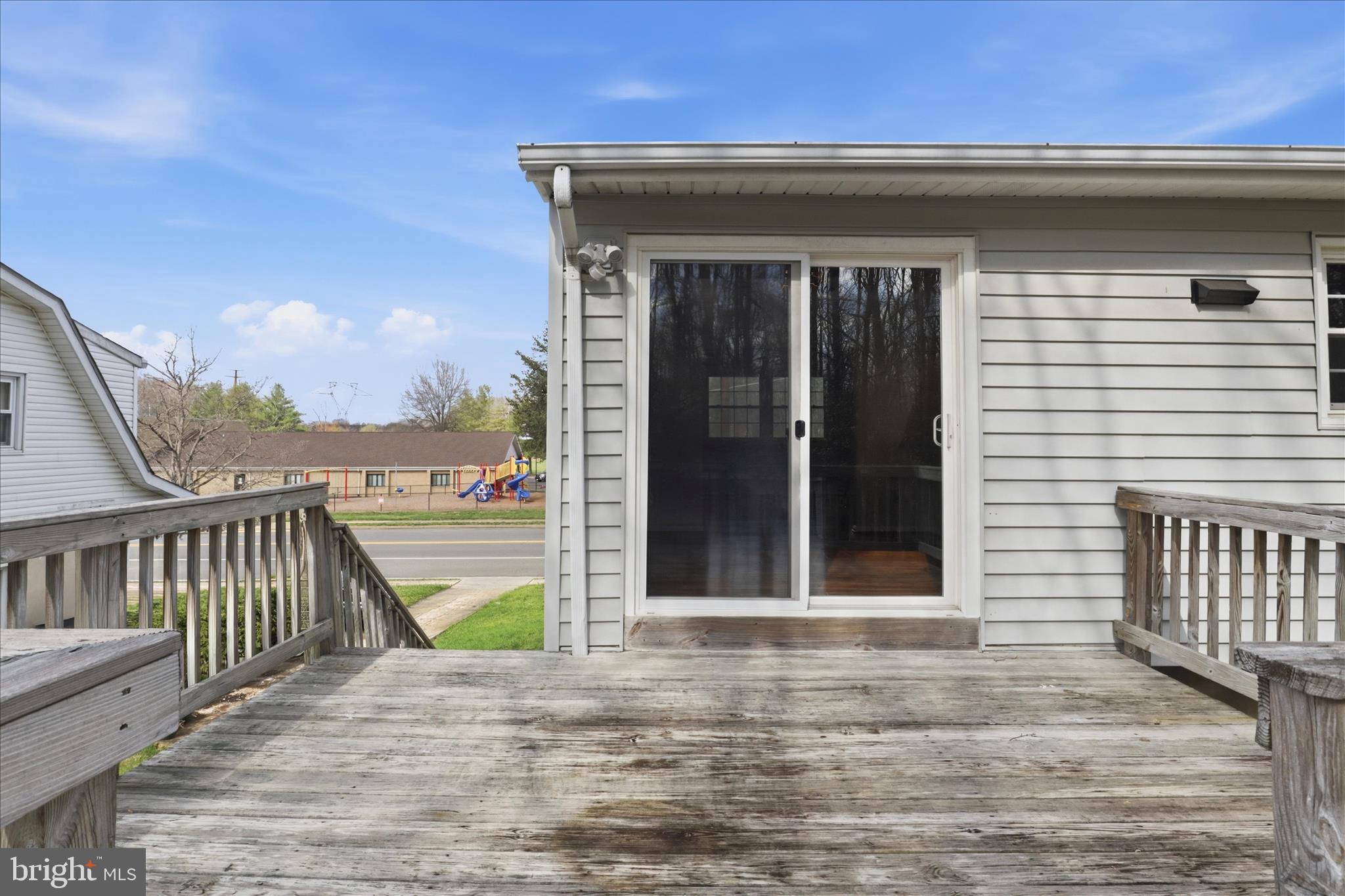 14013 Lindendale Road Woodbridge, VA 22193 - Photo 26 of 42 Deck with Steps to Yard