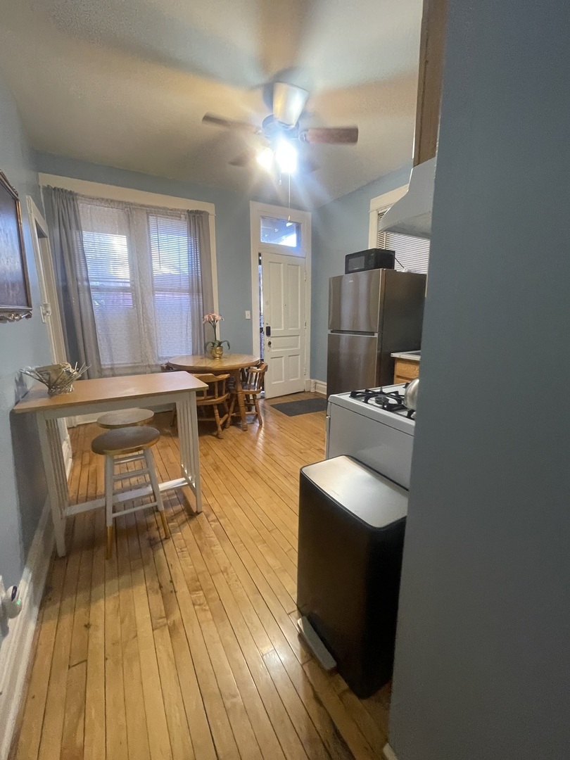 2107 West Coulter Street, Unit 1R Chicago, IL 60608 - Photo 7 of 26 a lobby with furniture and wooden floor