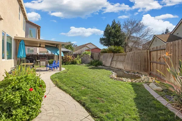 a view of a back yard of the house