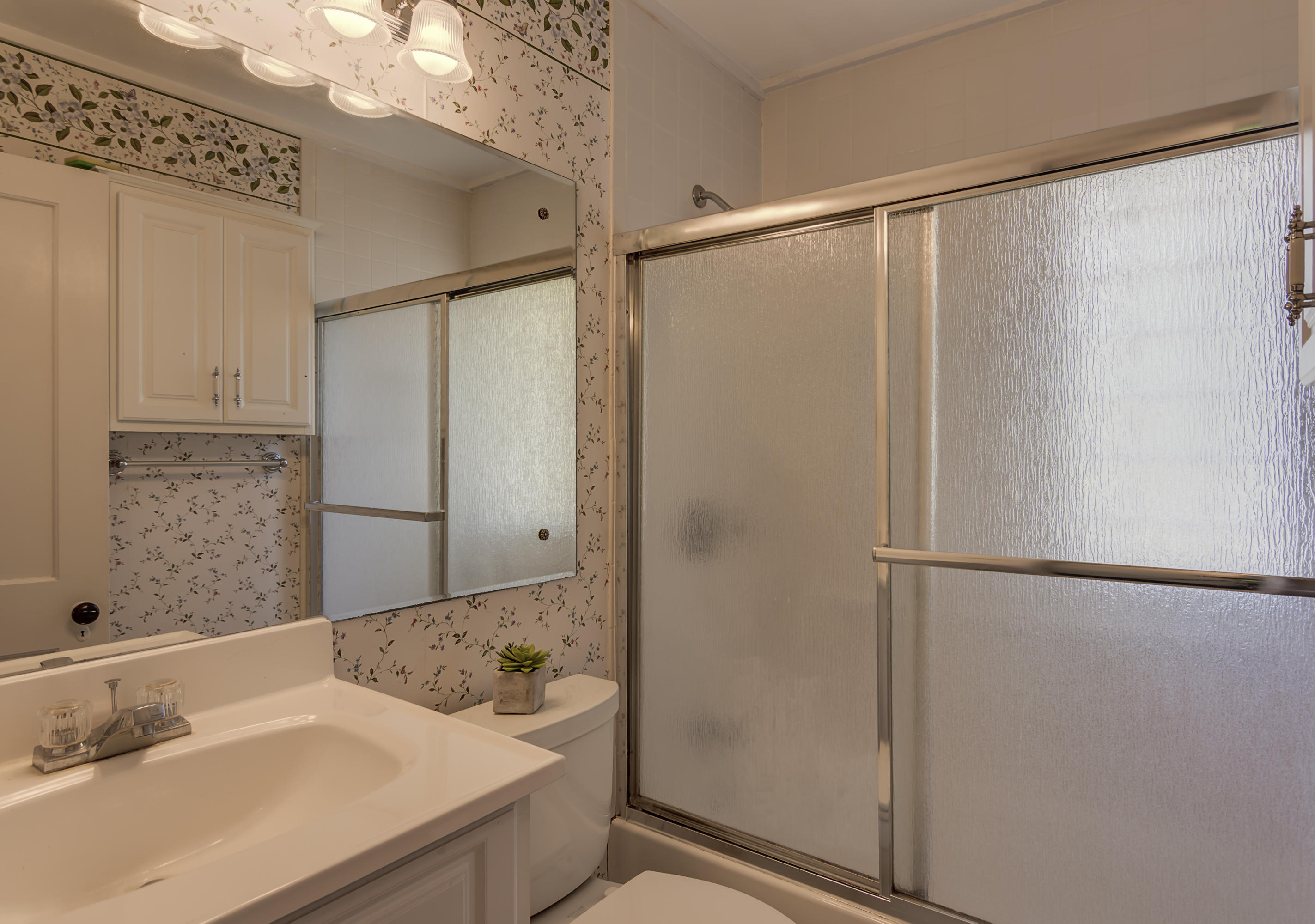106 Outer Drive Oak Ridge, TN 37830 - Photo 11 of 17 Bathroom