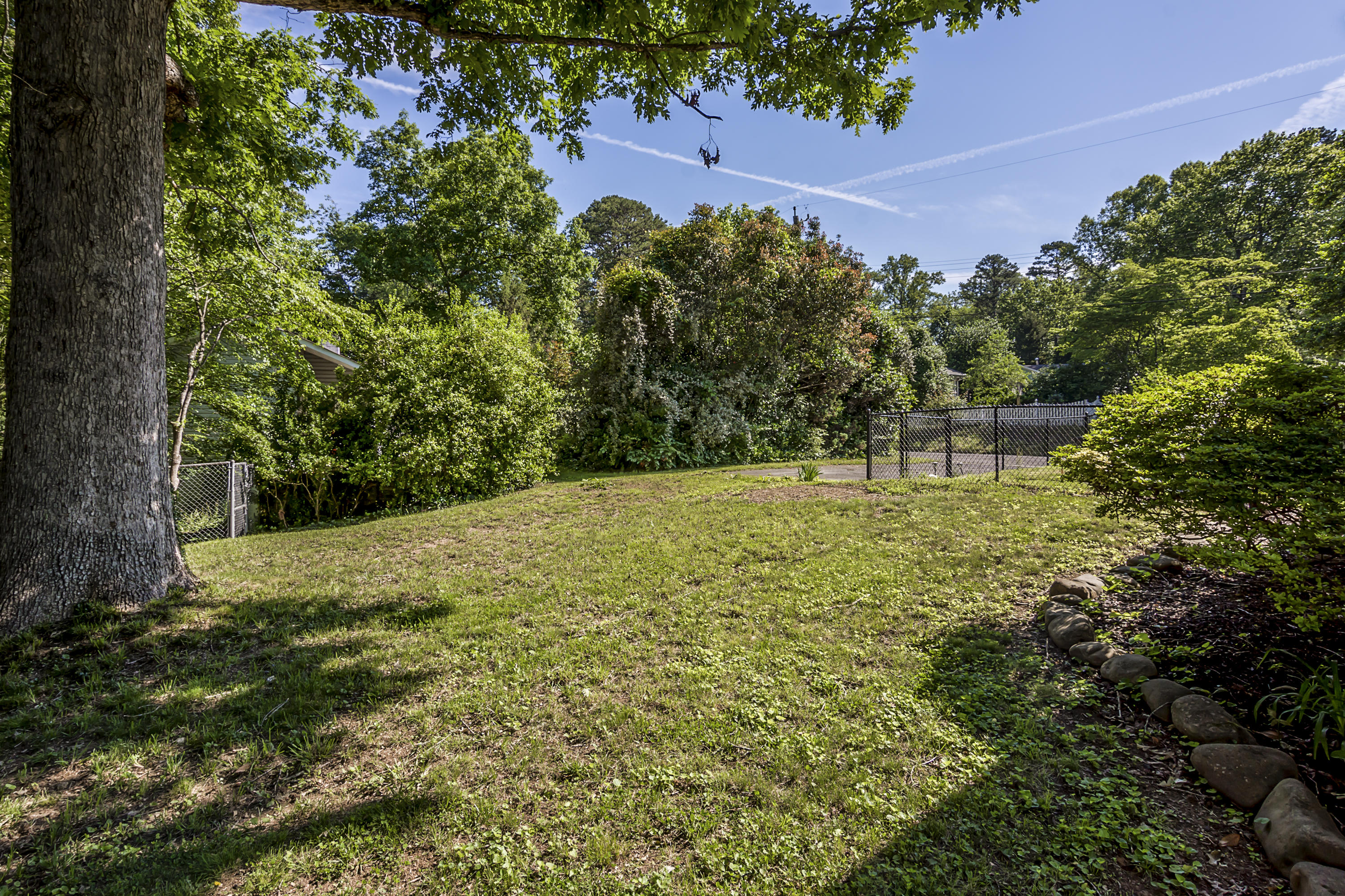 106 Outer Drive Oak Ridge, TN 37830 - Photo 16 of 17 Level Backyard