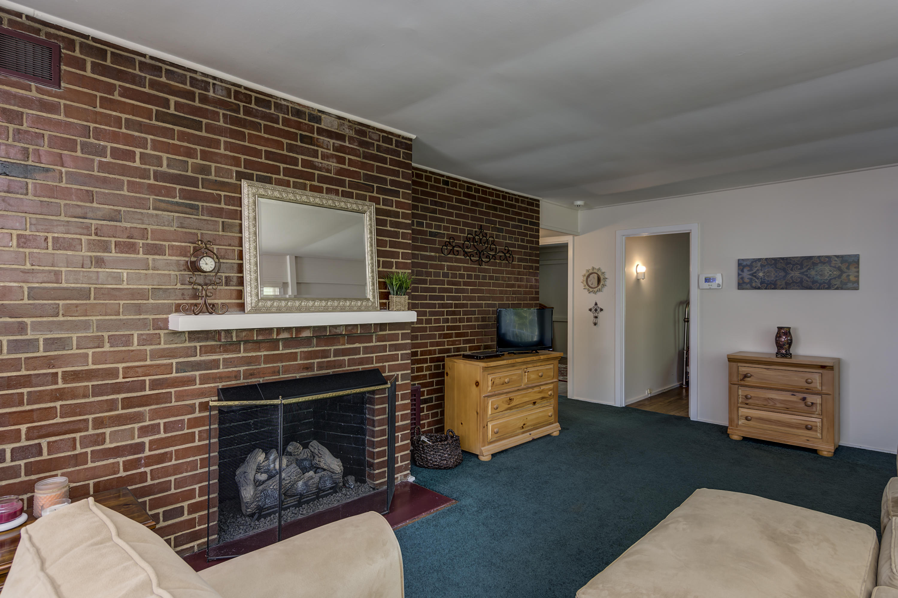 106 Outer Drive Oak Ridge, TN 37830 - Photo 3 of 17 Living Room-gas logs