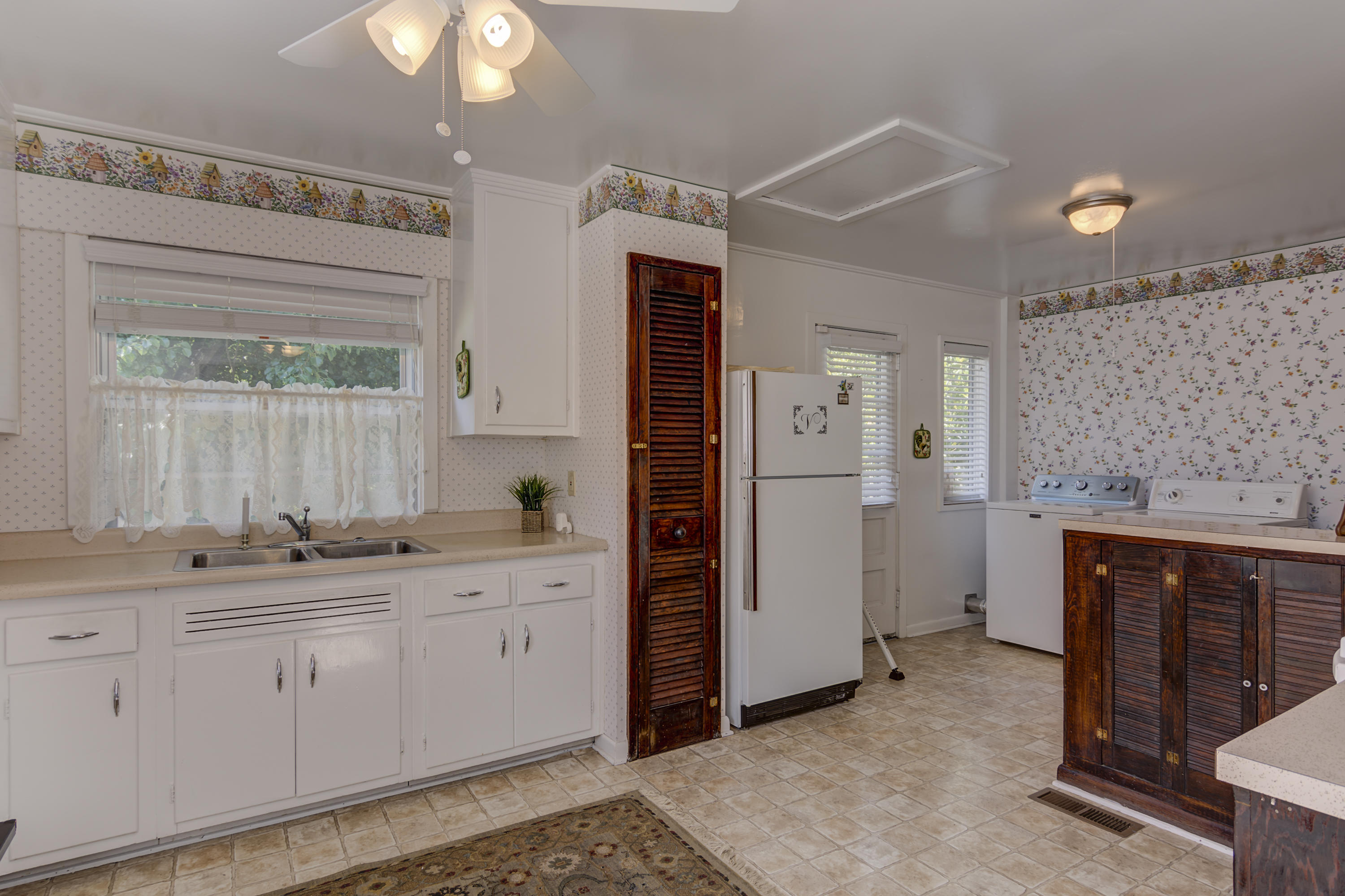 106 Outer Drive Oak Ridge, TN 37830 - Photo 6 of 17 Kitchen