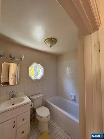 $2,500 | 252 Highwood Avenue, Unit 1, Ridgewood, NJ 07450