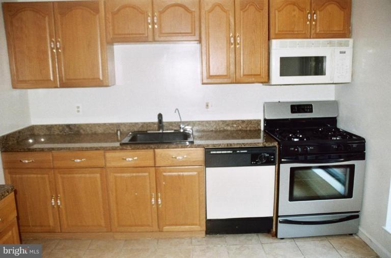 6351 Rockshire Street Alexandria, VA 22315 - Photo 3 of 11 Kitchen #2