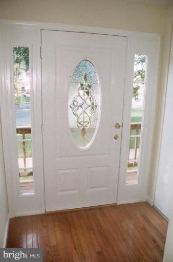 6351 Rockshire Street Alexandria, VA 22315 - Photo 5 of 11 Entrance / Foyer
