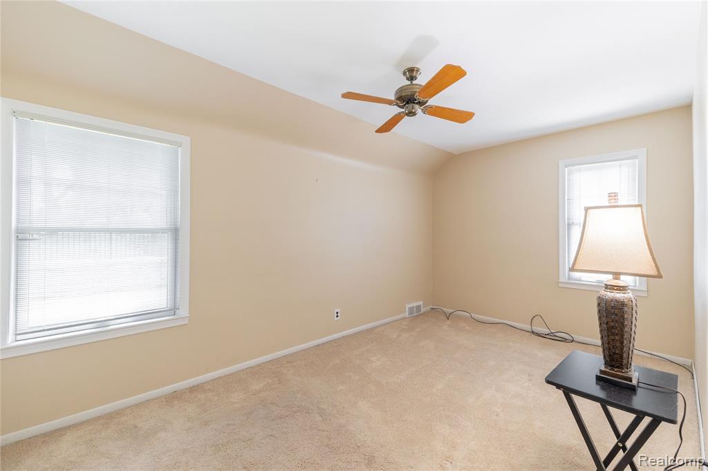 23211 Myrtle Street Dearborn, MI 48128 - Photo 16 of 36
