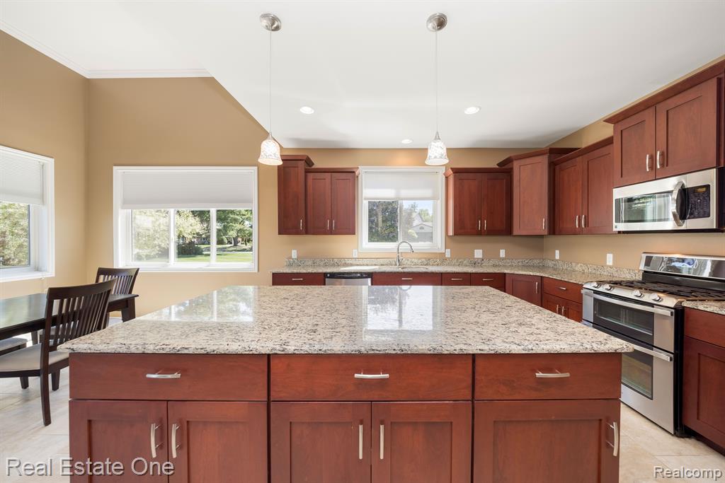 630 Lockmoore Court Rochester Hills, MI 48307 - Photo 13 of 65