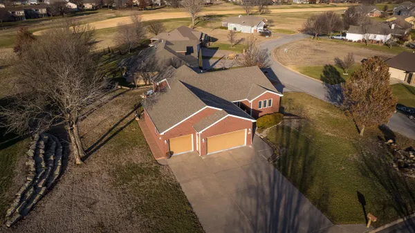 $299,000 | 514 Quail Nest Road, Winfield, KS 67156