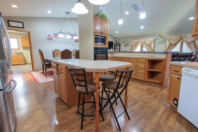 $299,000 | 514 Quail Nest Road, Winfield, KS 67156