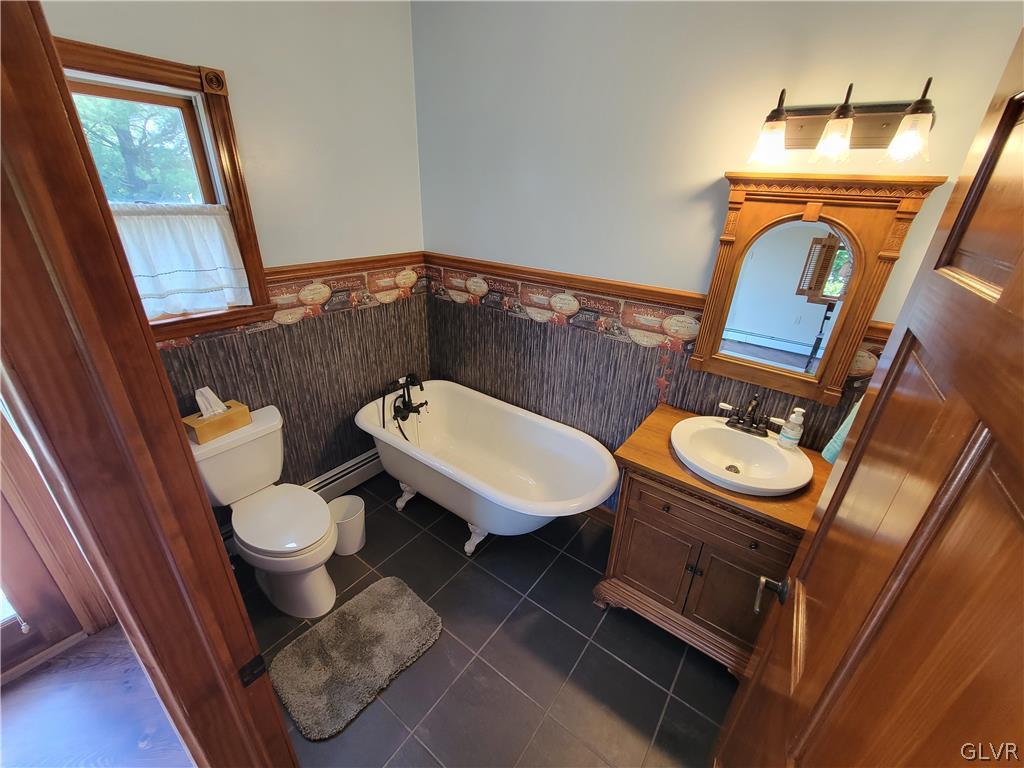 5167 Springmill Road Whitehall, PA 18052 - Photo 12 of 42 Gallery Image 12