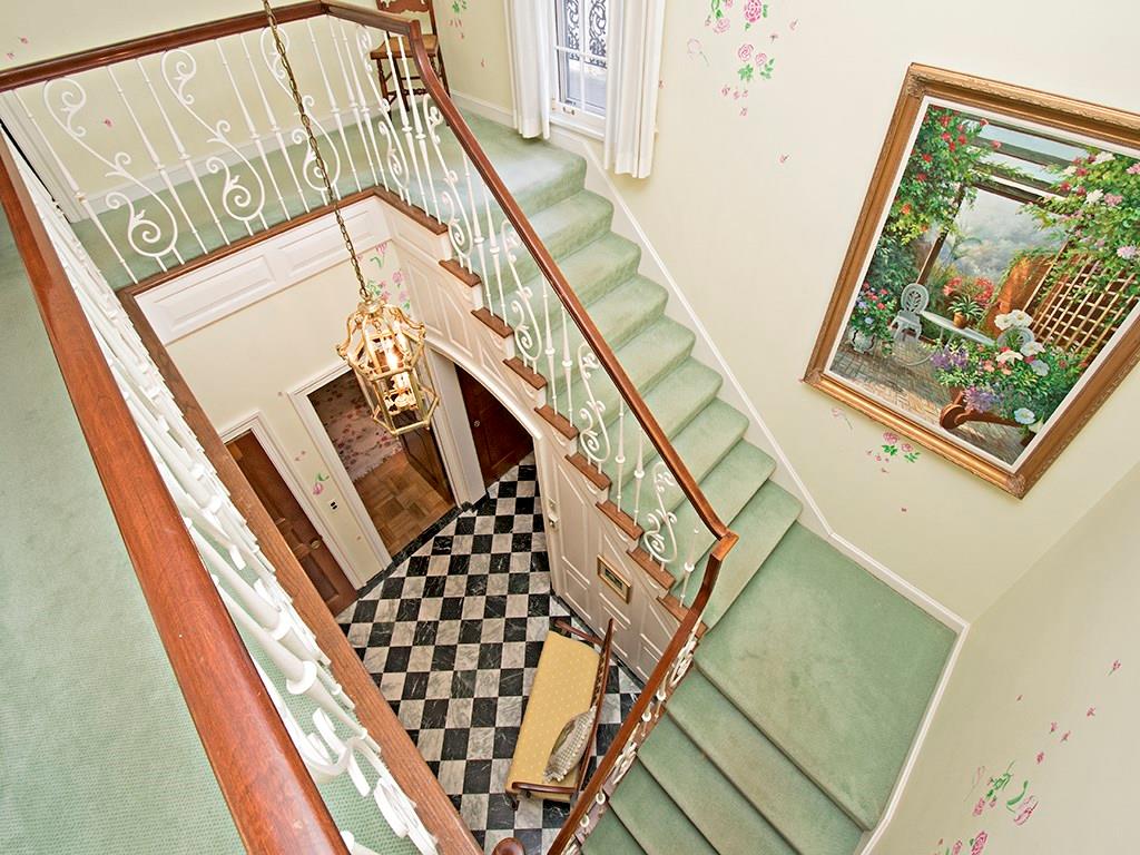 927 Valleyview Road Pittsburgh, PA 15243 - Photo 3 of 24 Gallery Image 3