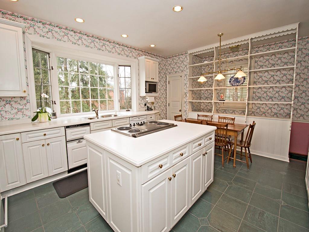 927 Valleyview Road Pittsburgh, PA 15243 - Photo 8 of 24 Gallery Image 8