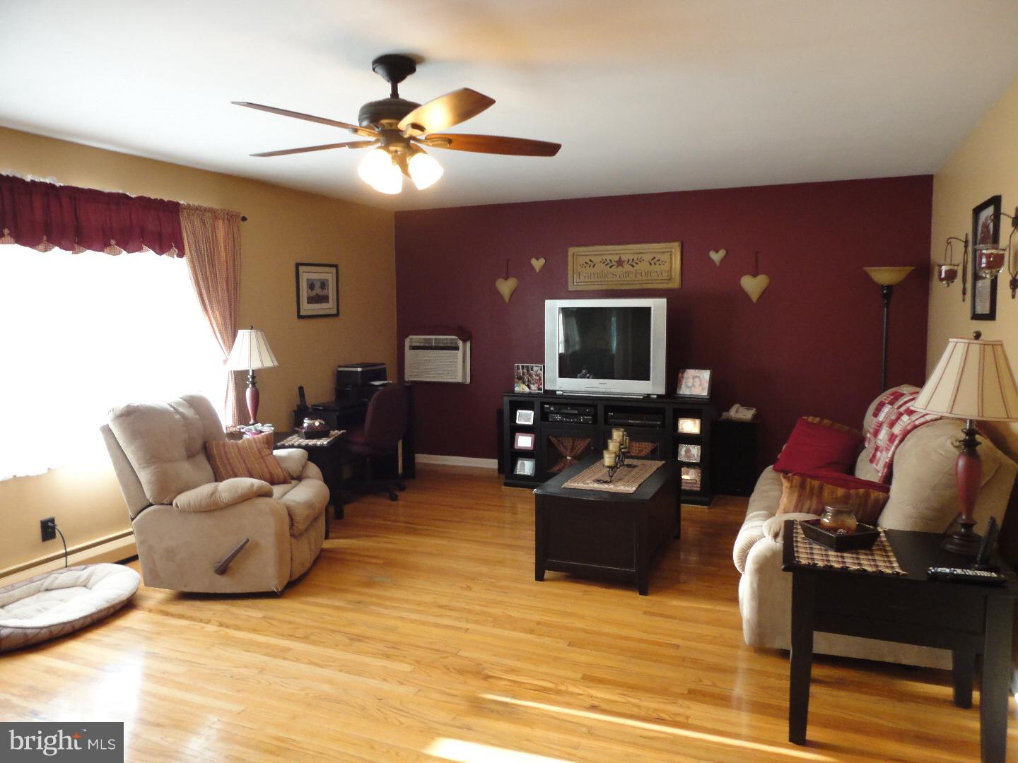 115 Moonflower Road Hatboro, PA 19040 - Photo 3 of 20 Living Room