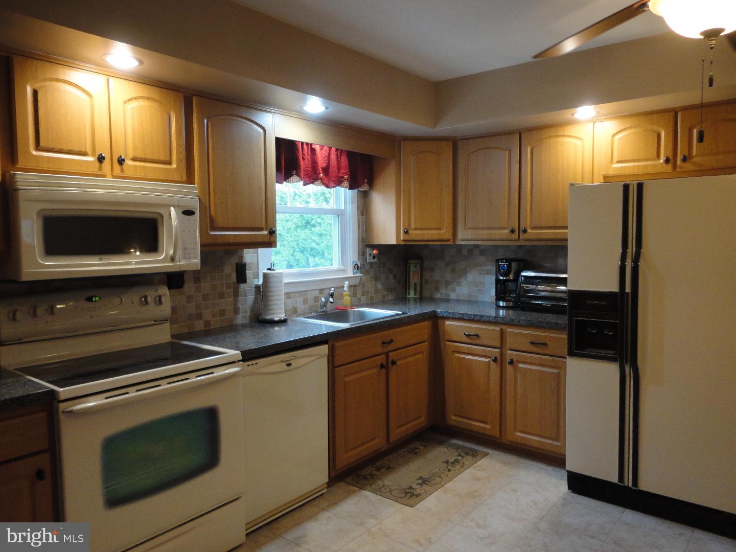 115 Moonflower Road Hatboro, PA 19040 - Photo 8 of 20 Kitchen