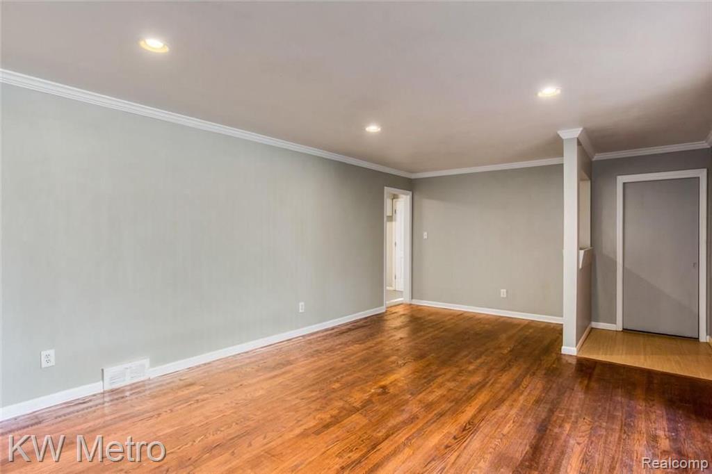29532 Fall River Road Southfield, MI 48076 - Photo 4 of 17