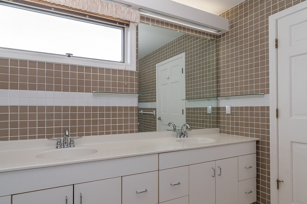 37 Hopewell Farm Road Natick, MA 01760 - Photo 12 of 20 Gallery Image 12