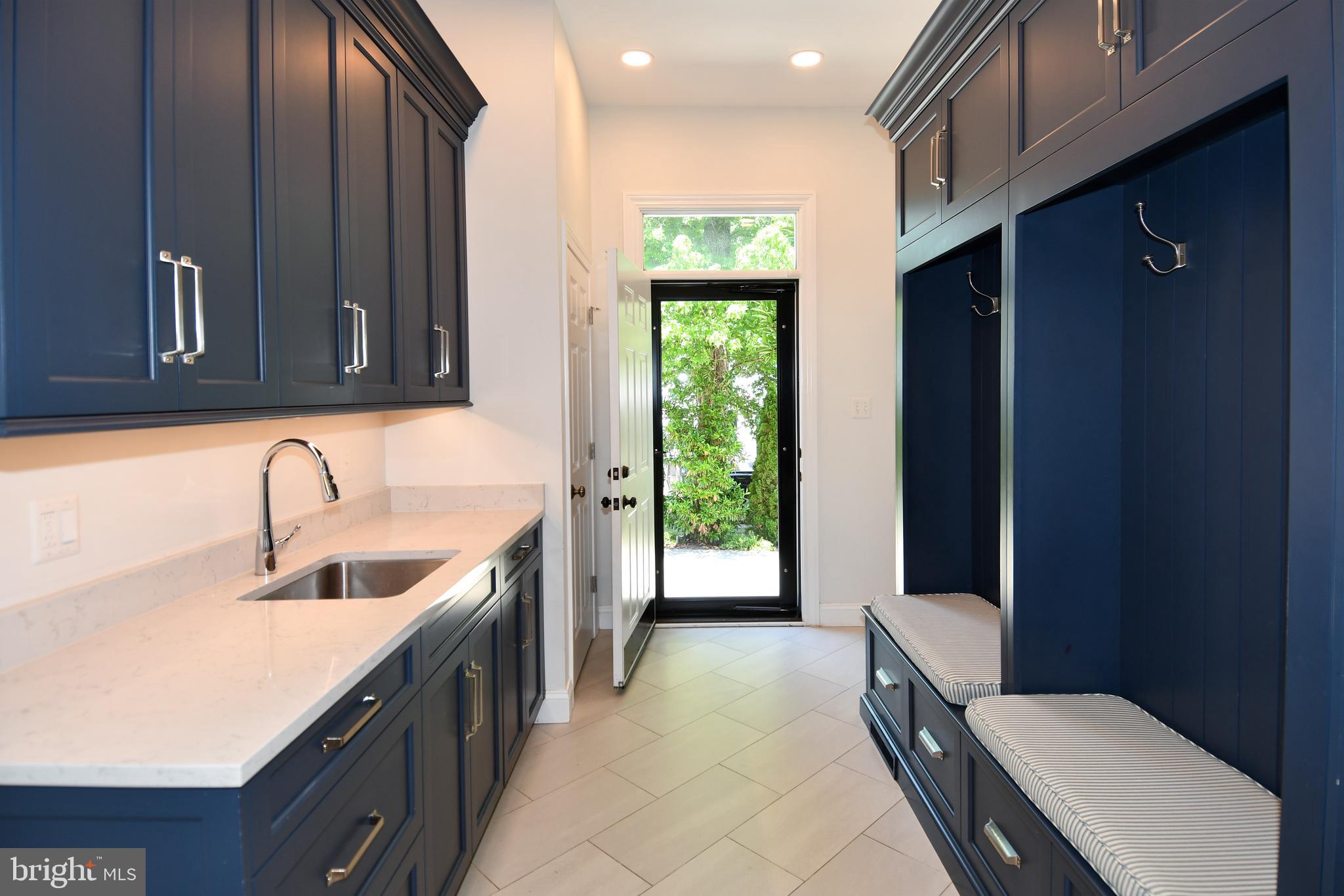 7808 Southdown Road Alexandria, VA 22308 - Photo 45 of 99 a bathroom with a sink a toilet and tub