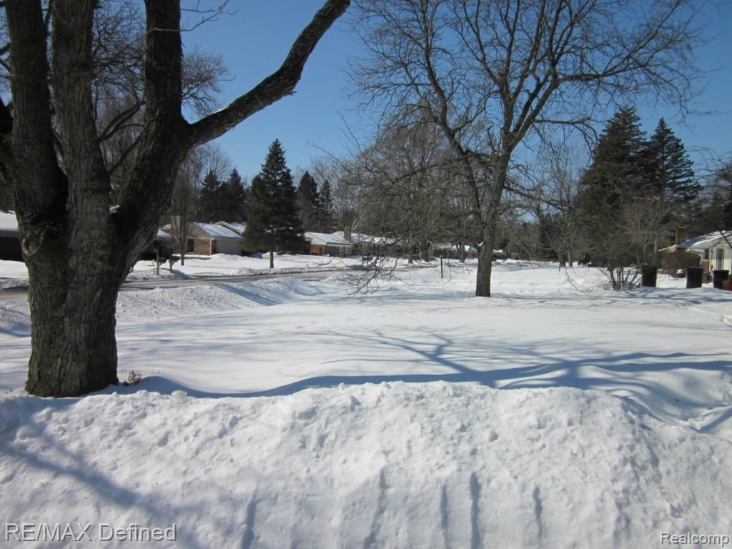 330 Elmhill Road Rochester Hills, MI 48306 - Photo 5 of 27