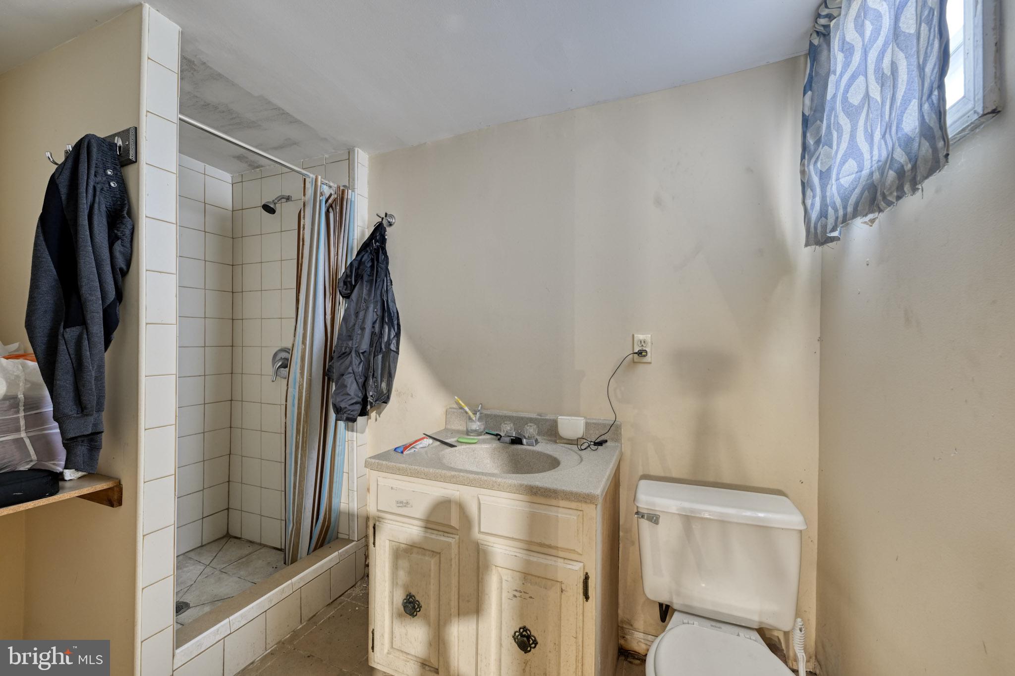 466 Hornel Street Baltimore, MD 21224 - Photo 13 of 19 a bathroom with a bathtub and shower