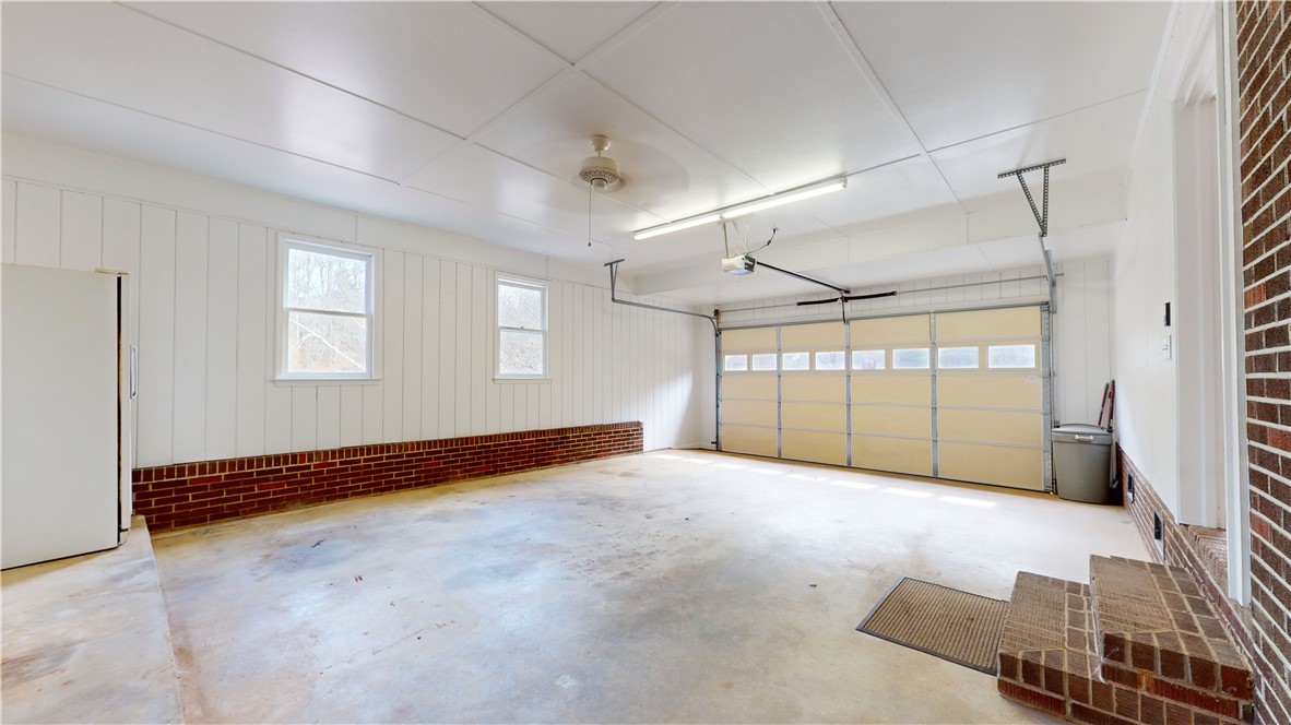 994 Maw Bridge Road Central, SC 29630 - Photo 25 of 31 Garage