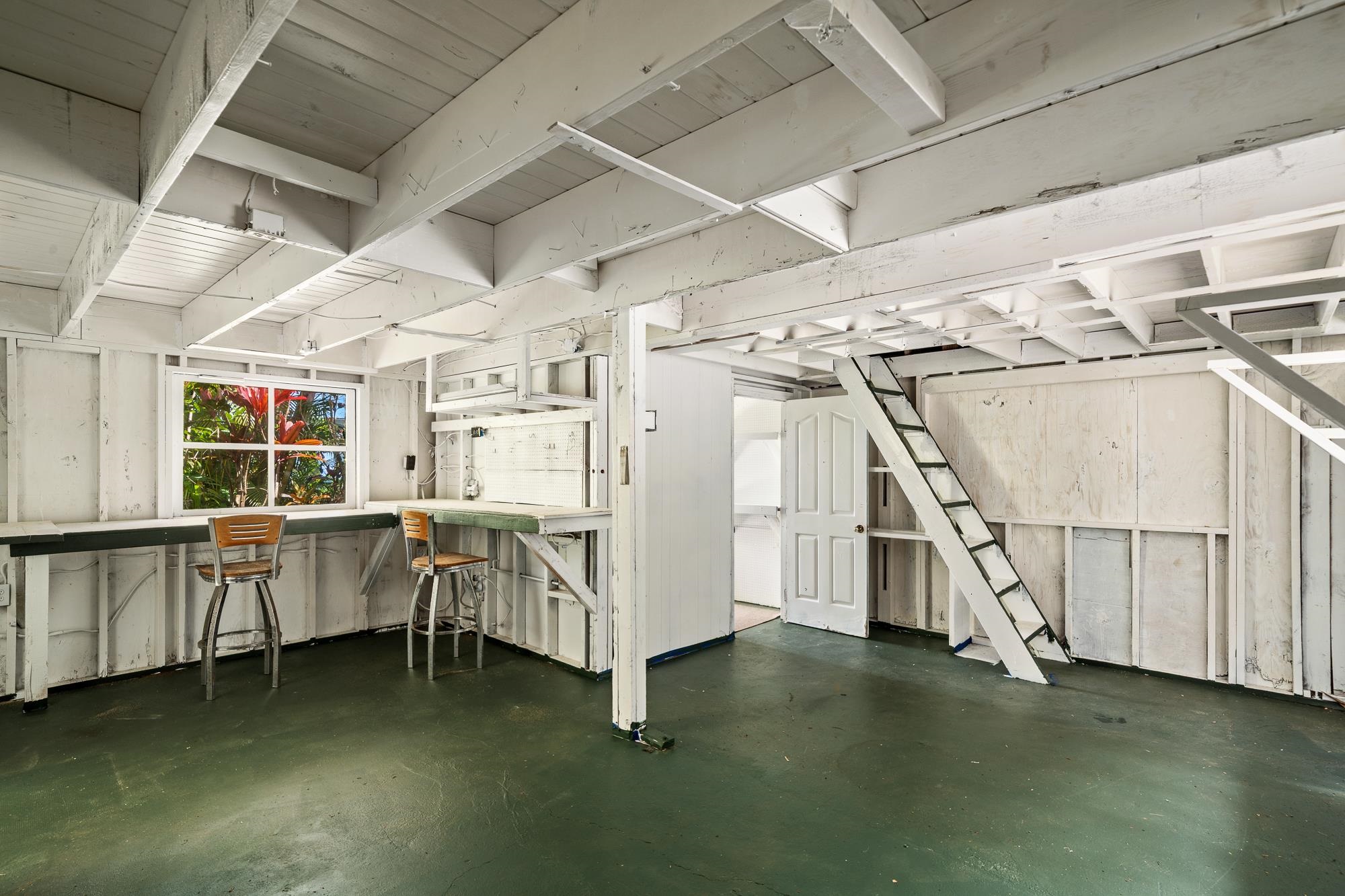 17 Door Of Faith Road Haiku, HI 96708 - Photo 27 of 50 Garage/Workshop Interior