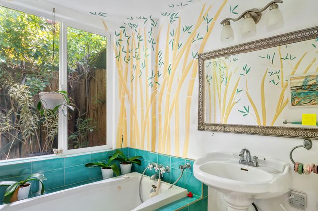 $1,495,000 | 17 Door Of Faith Road, Haiku, HI 96708