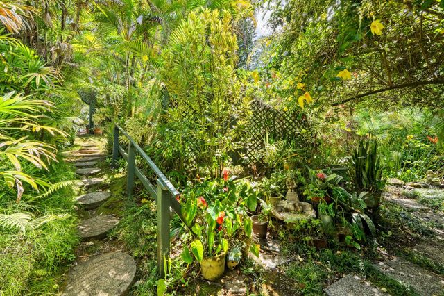 $1,495,000 | 17 Door Of Faith Road, Haiku, HI 96708